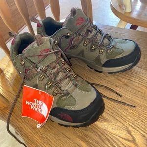 NWT The North Face Cedar Mesa hiking boot / shoe